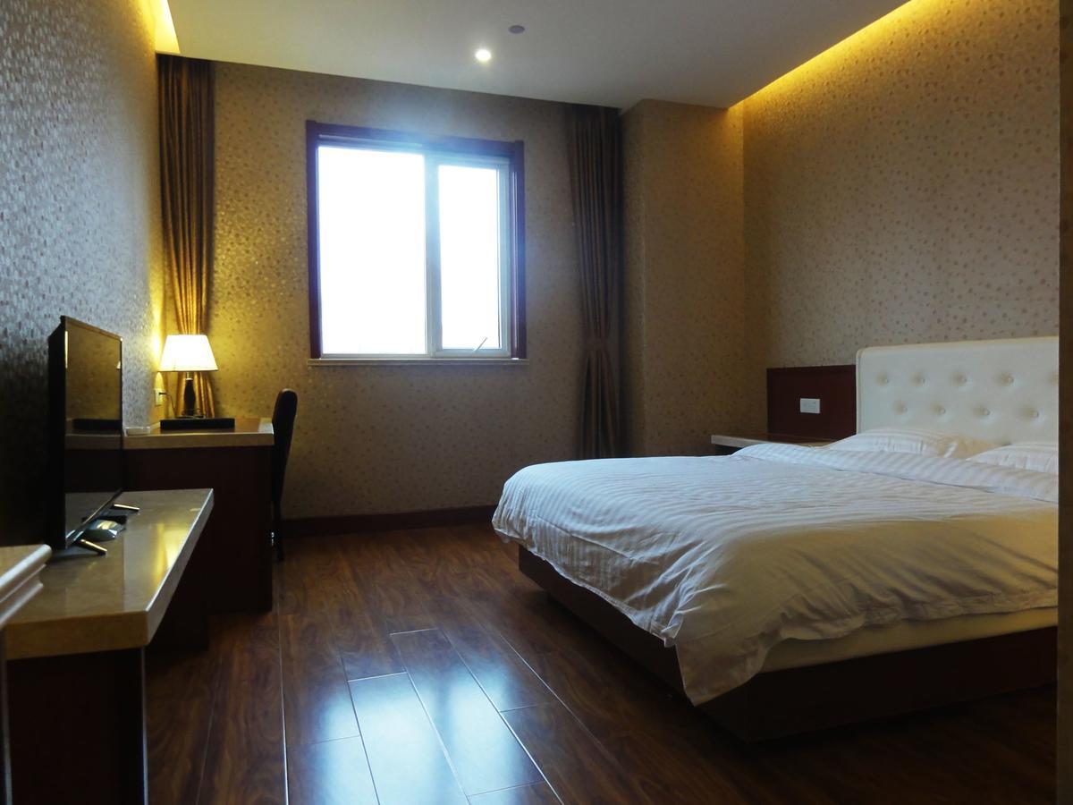 Hua Qi Kaiserdom Hotel Zhongshan Road St Michael'S Cathedral And Zhanqiao Pier Csingtao Kültér fotó